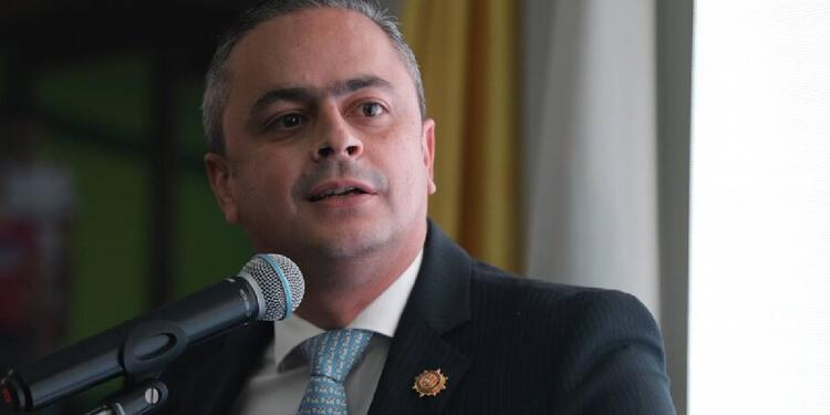 Nombramiento de Juan Camilo Restrepo