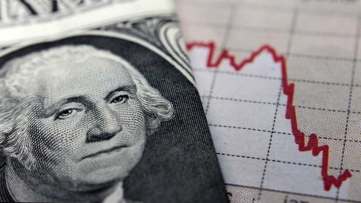 dólar comenzó a la baja